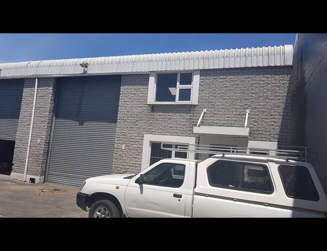 240M² FACTORY RENTED IN SAXENBURG PARK 1
